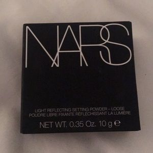 ( NWOT)NARS LIGHT REFLECTING SETTING POWDER